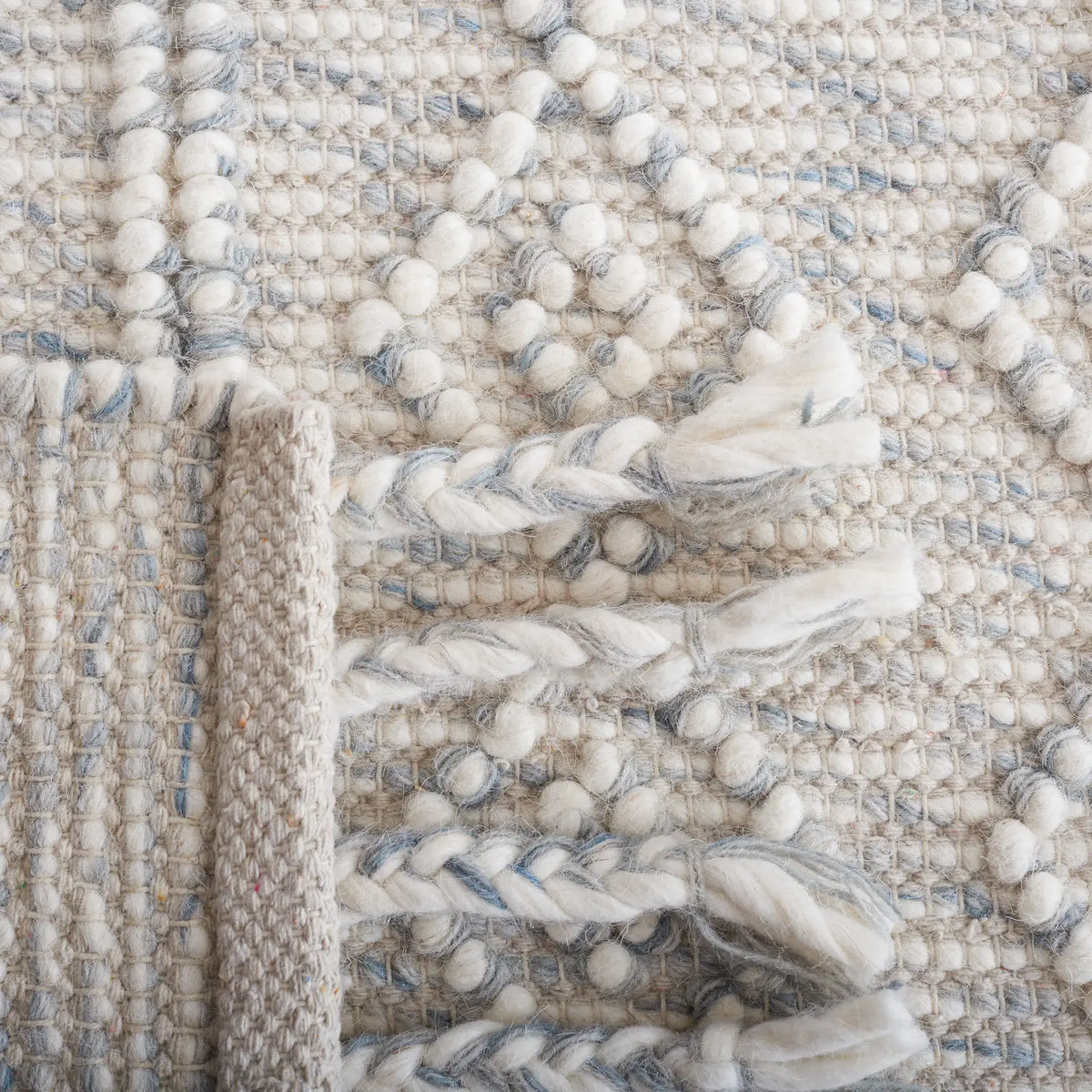 Safavieh Natura 4'-0" x 6'-0" Rug in Grey / Ivory