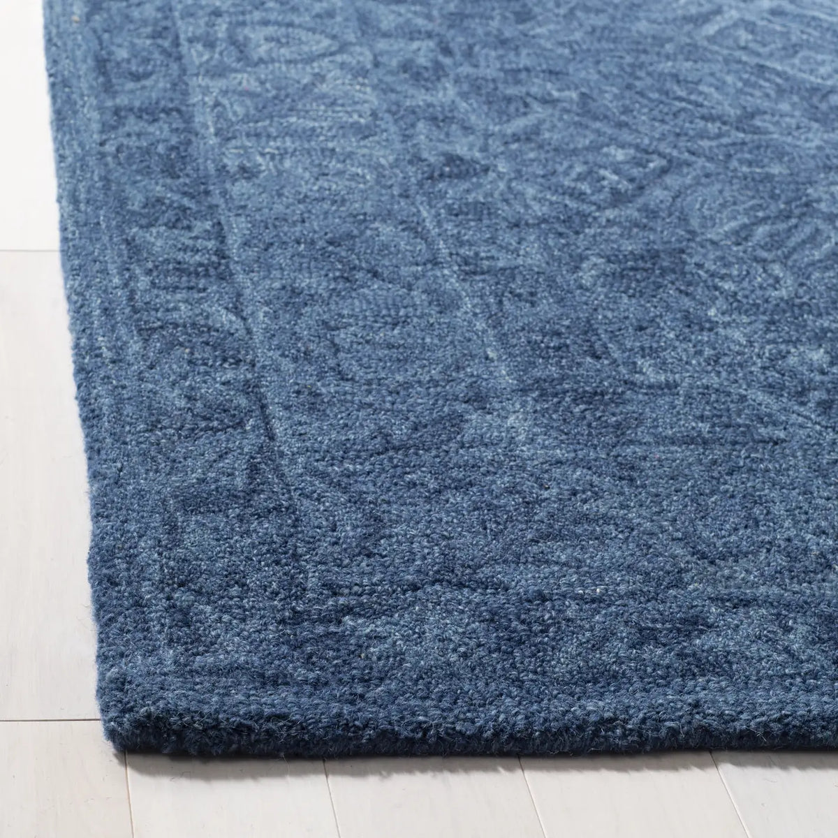 Safavieh Dip Dye 4'-0" x 6'-0" Rug in Navy Blue