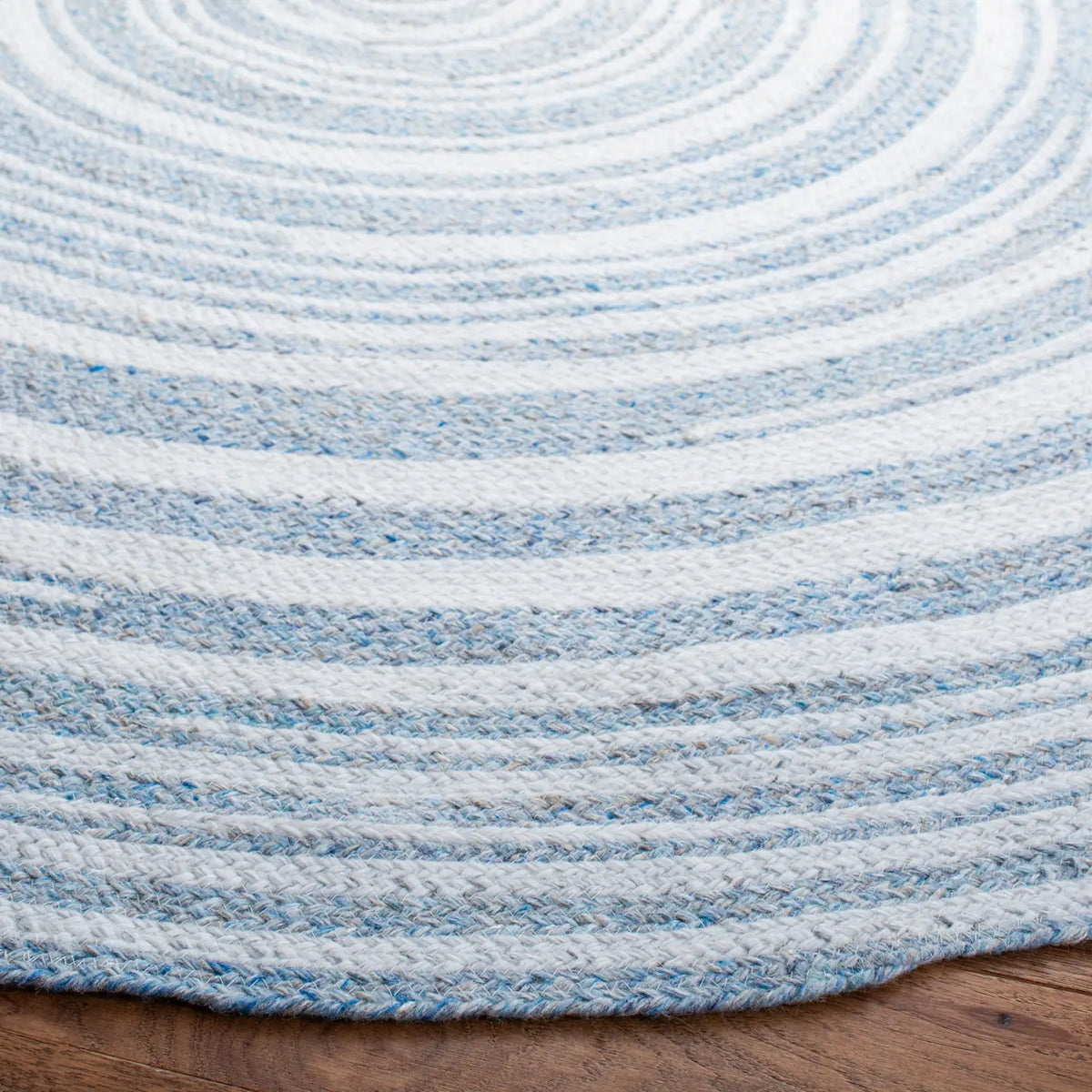 Safavieh Cape Cod 5'-0" x 5'-0" Rug in Blue / Ivory