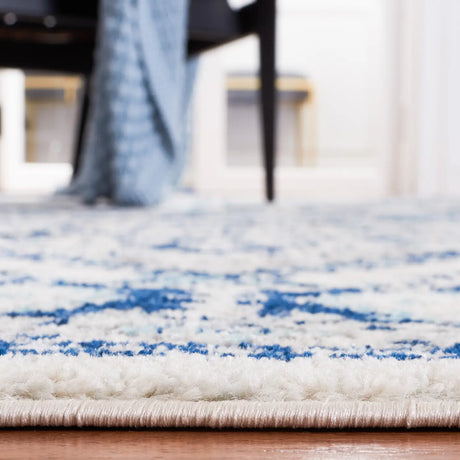 Safavieh Tulum 4'-0" x 6'-0" Rug in Ivory / Blue