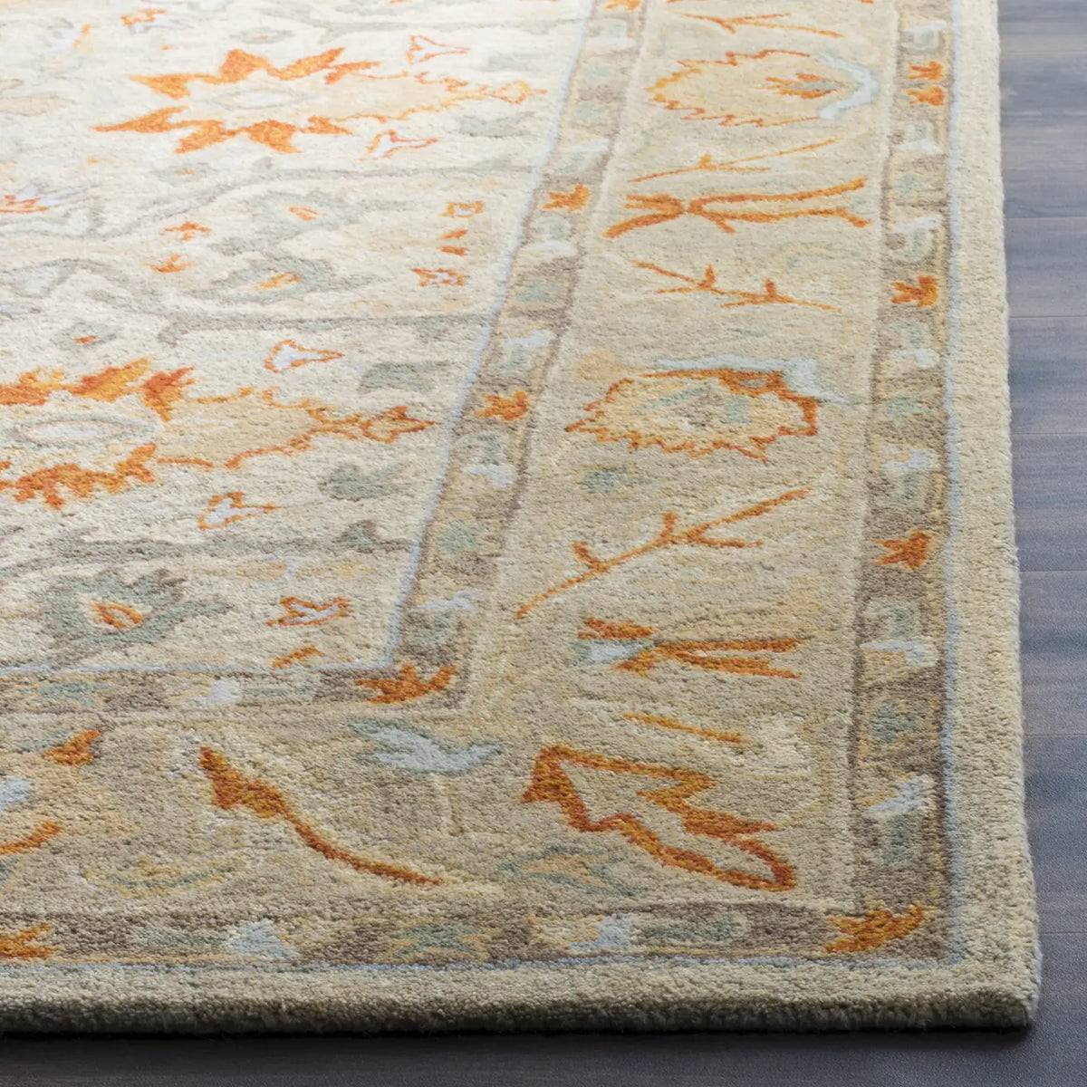 Safavieh Antiquity 6'-0" x 9'-0" Rug in Beige / Multi