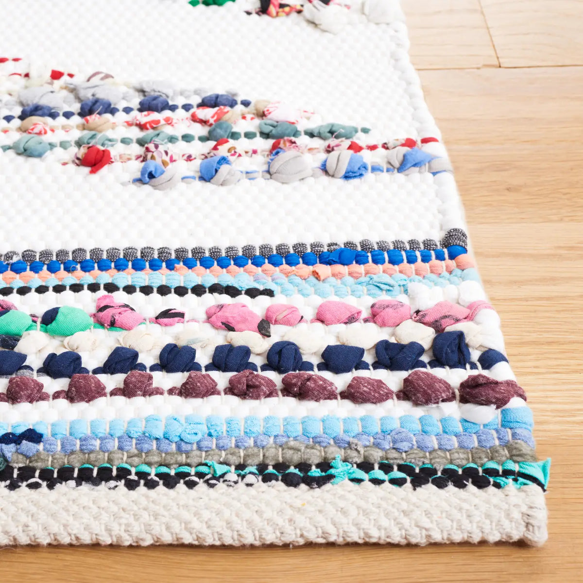 Safavieh Montauk 5'-0" x 8'-0" Rug in Ivory / Blue
