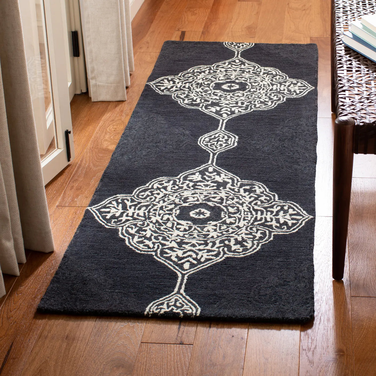 Safavieh Micro-Loop 2'-3" x 7'-0" Rug in Charcoal