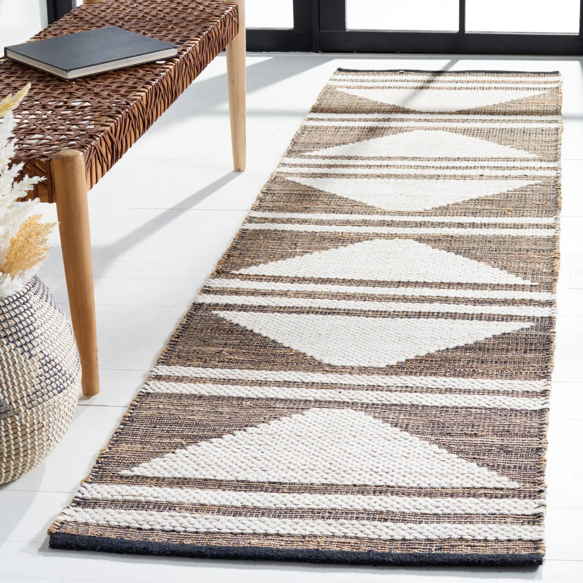 Safavieh Natural Fiber 2'-3" x 8'-0" Rug in Natural / Ivory