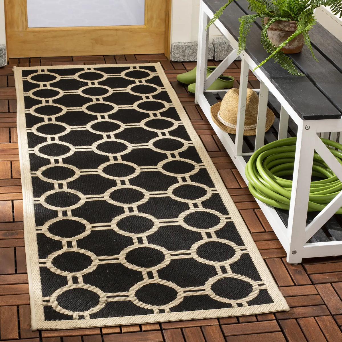 Safavieh Courtyard 2'-3" x 6'-7" Rug in Black / Beige