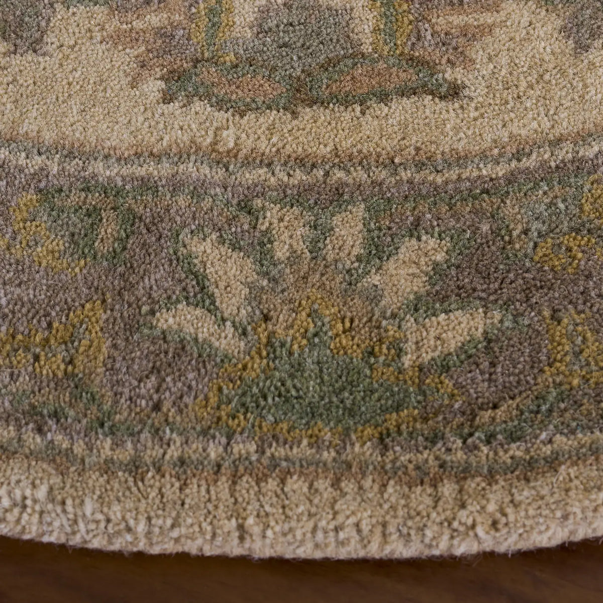Safavieh Heritage 3'-6" x 3'-6" Rug in Ivory / Brown