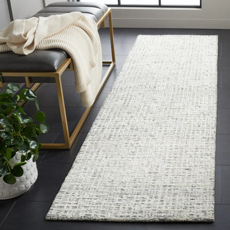 Safavieh Glamour 2'-3" x 8'-0" Rug in Grey / Ivory