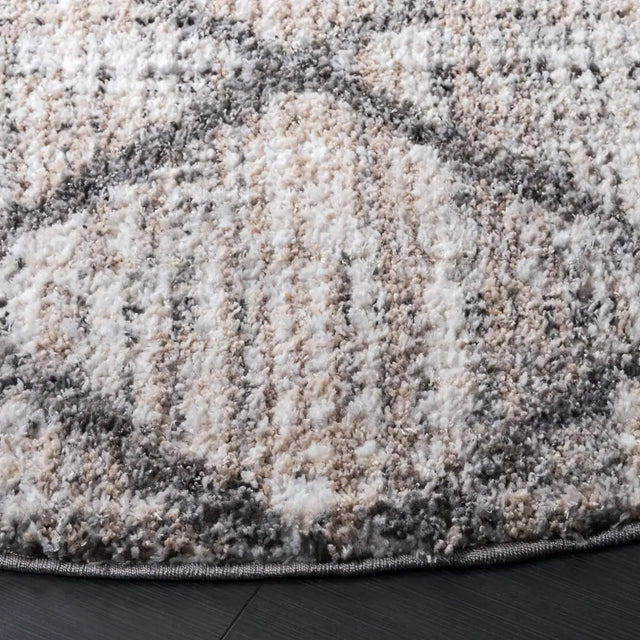 Safavieh Everett Shag 6'-7" x 6'-7" Rug in Ivory / Grey