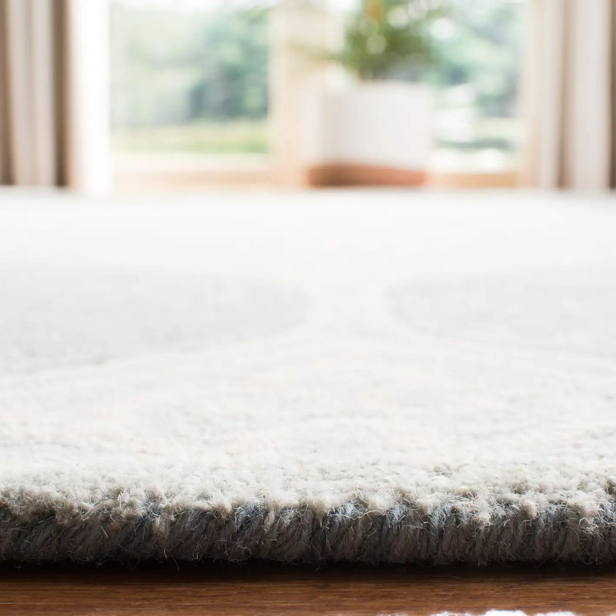 Safavieh Micro-Loop 4'-0" x 6'-0" Rug in Blue / Ivory