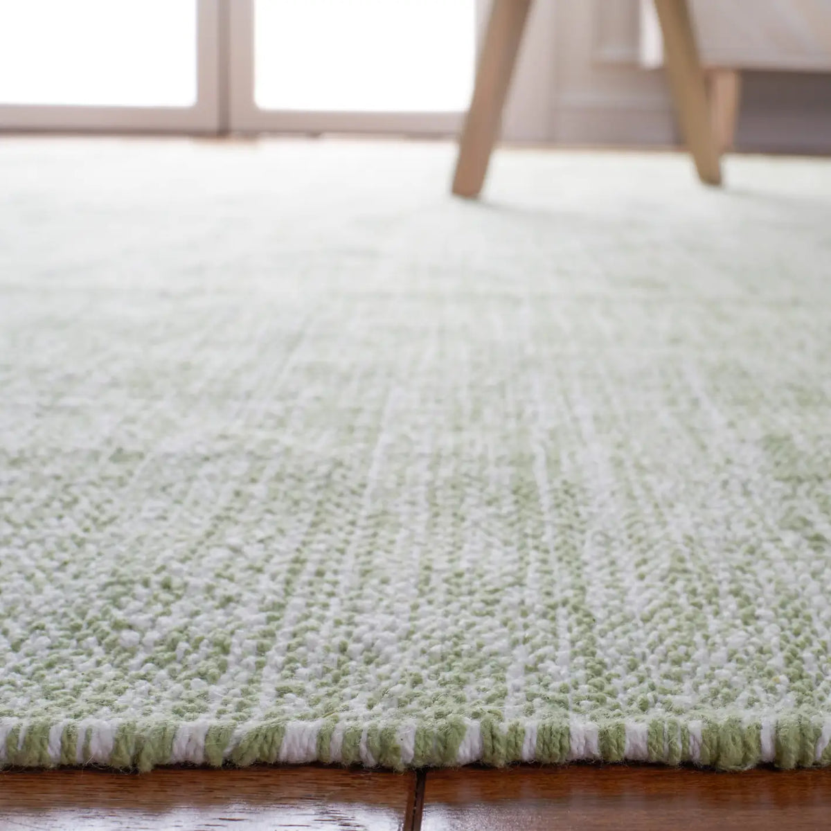 Safavieh Montauk 8'-0" x 10'-0" Rug in Green