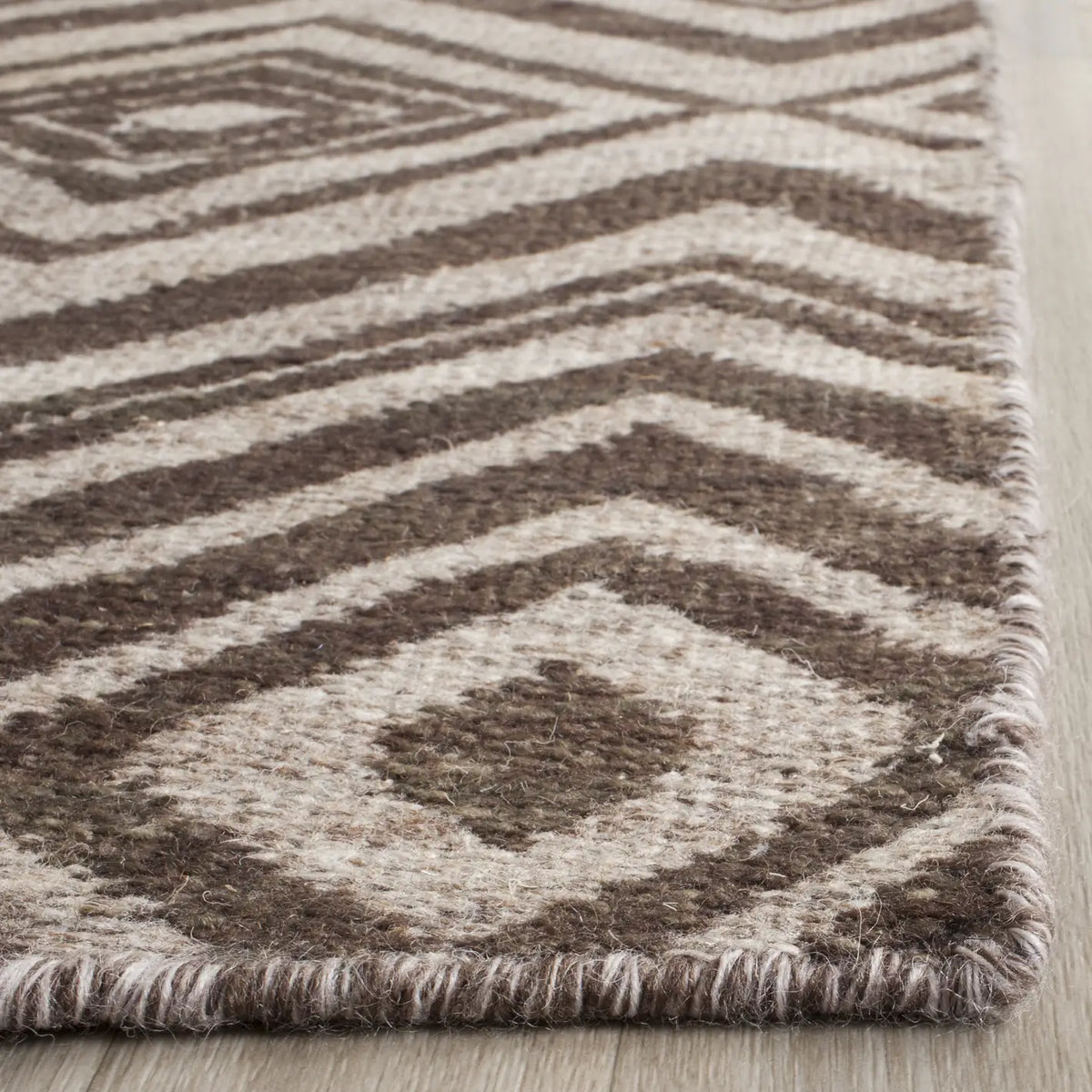 Safavieh Kilim 5'-0" x 8'-0" Rug in Grey / Light Grey