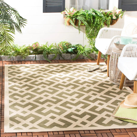 Safavieh Courtyard 4'-0" x 5'-7" Rug in Green / Bone