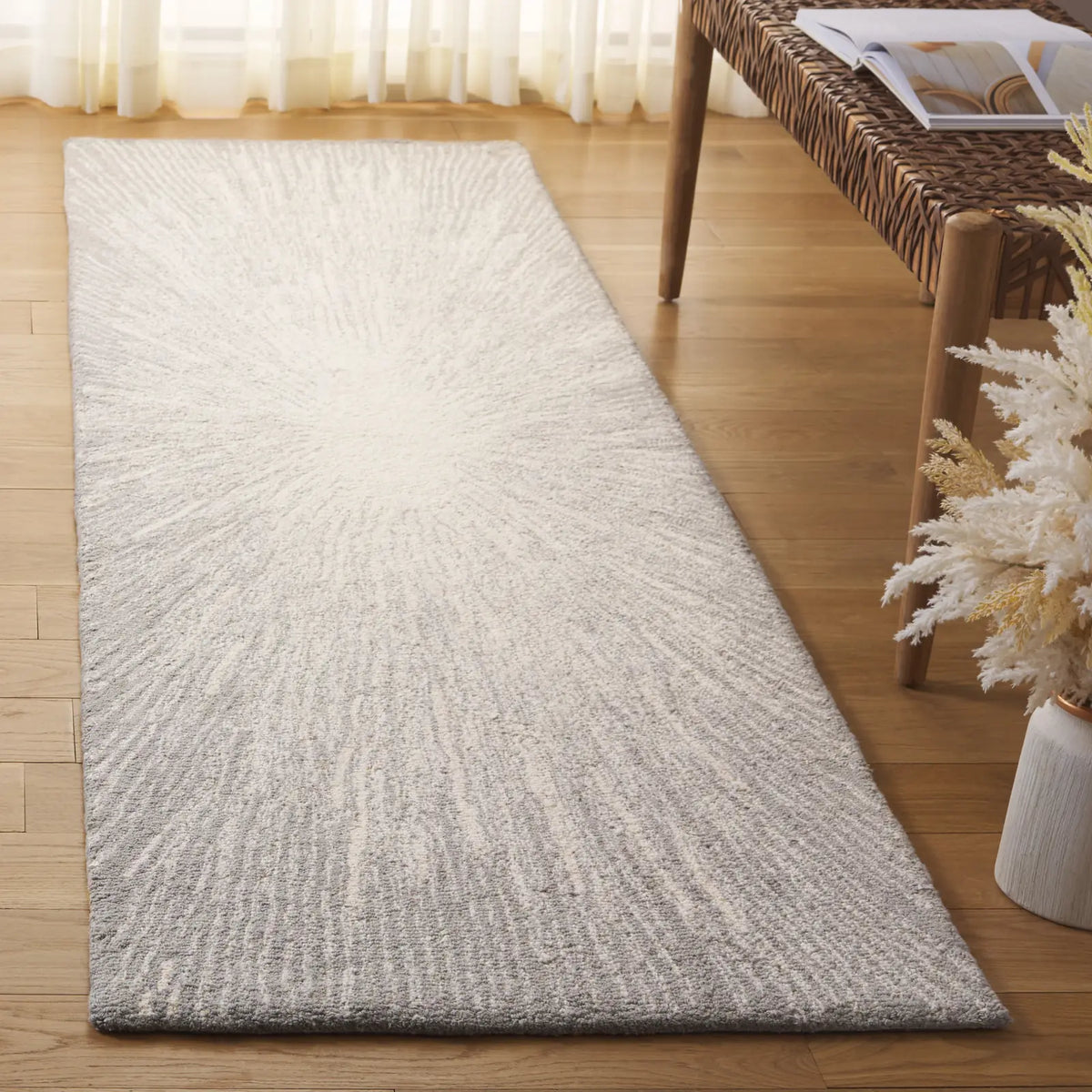 Safavieh Abstract 2'-3" x 8'-0" Rug in Ivory / Silver