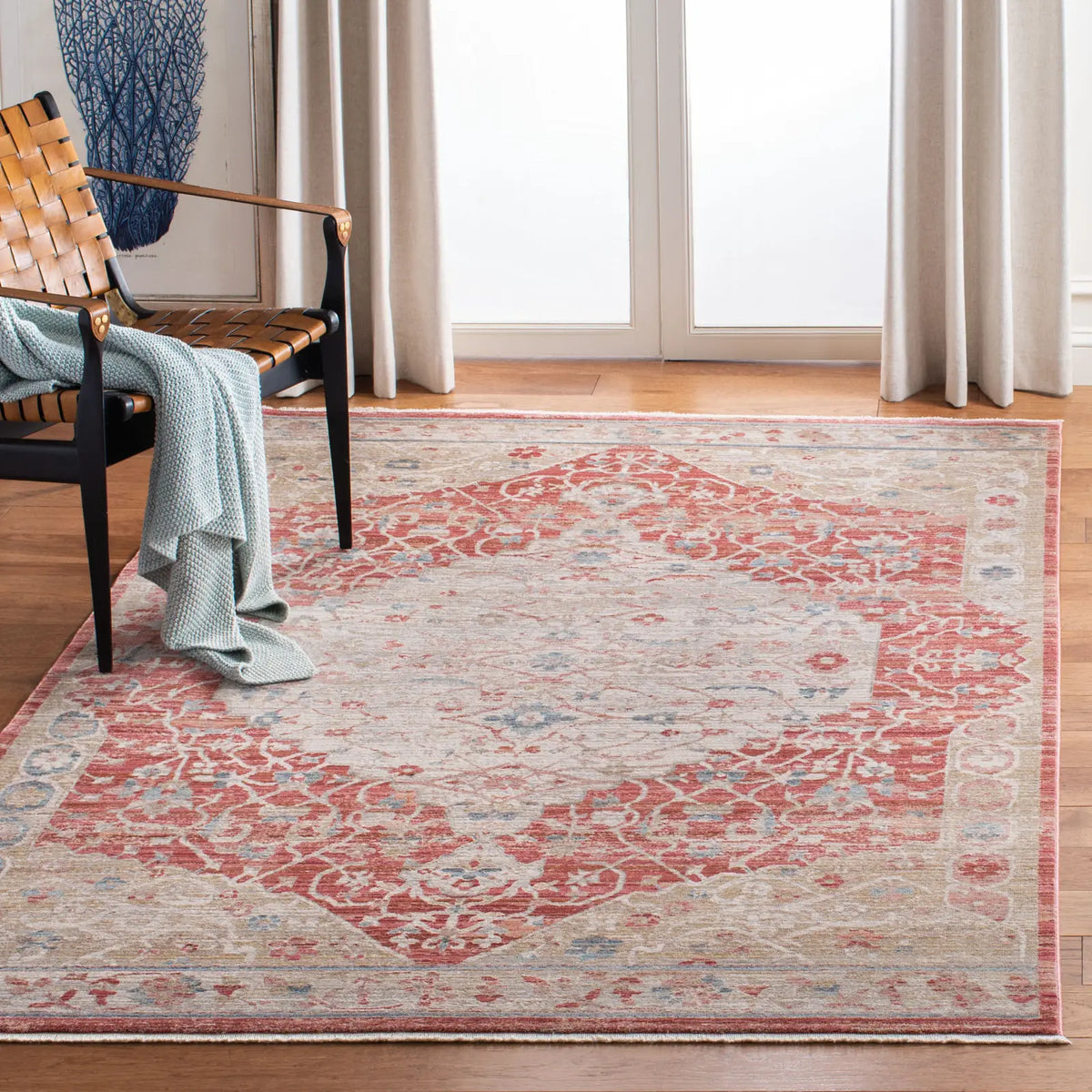 Safavieh Kenitra 600 4'-0" x 6'-0" Rug in Red / Beige