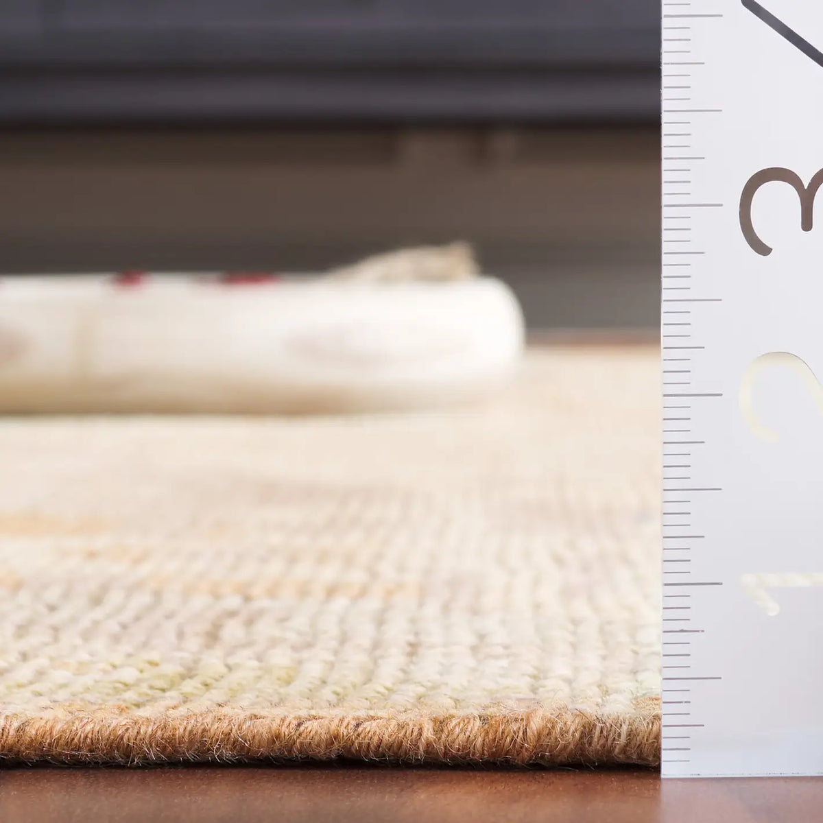 Safavieh Izmir 6'-0" x 9'-0" Rug in Gold / Rose