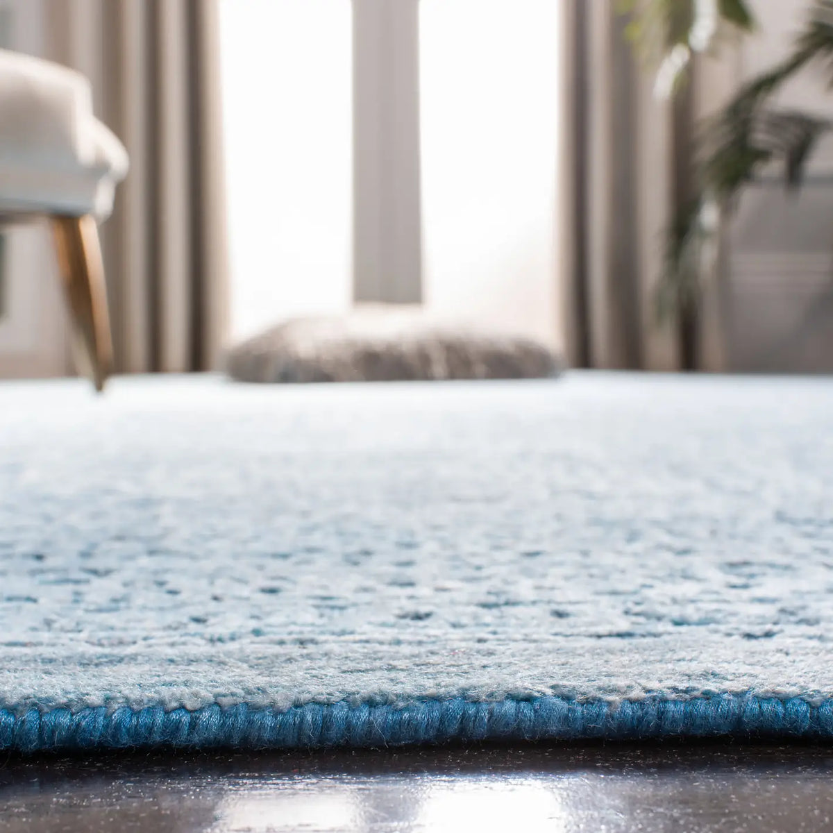 Safavieh Mirage 6'-0" x 9'-0" Rug in Turquoise