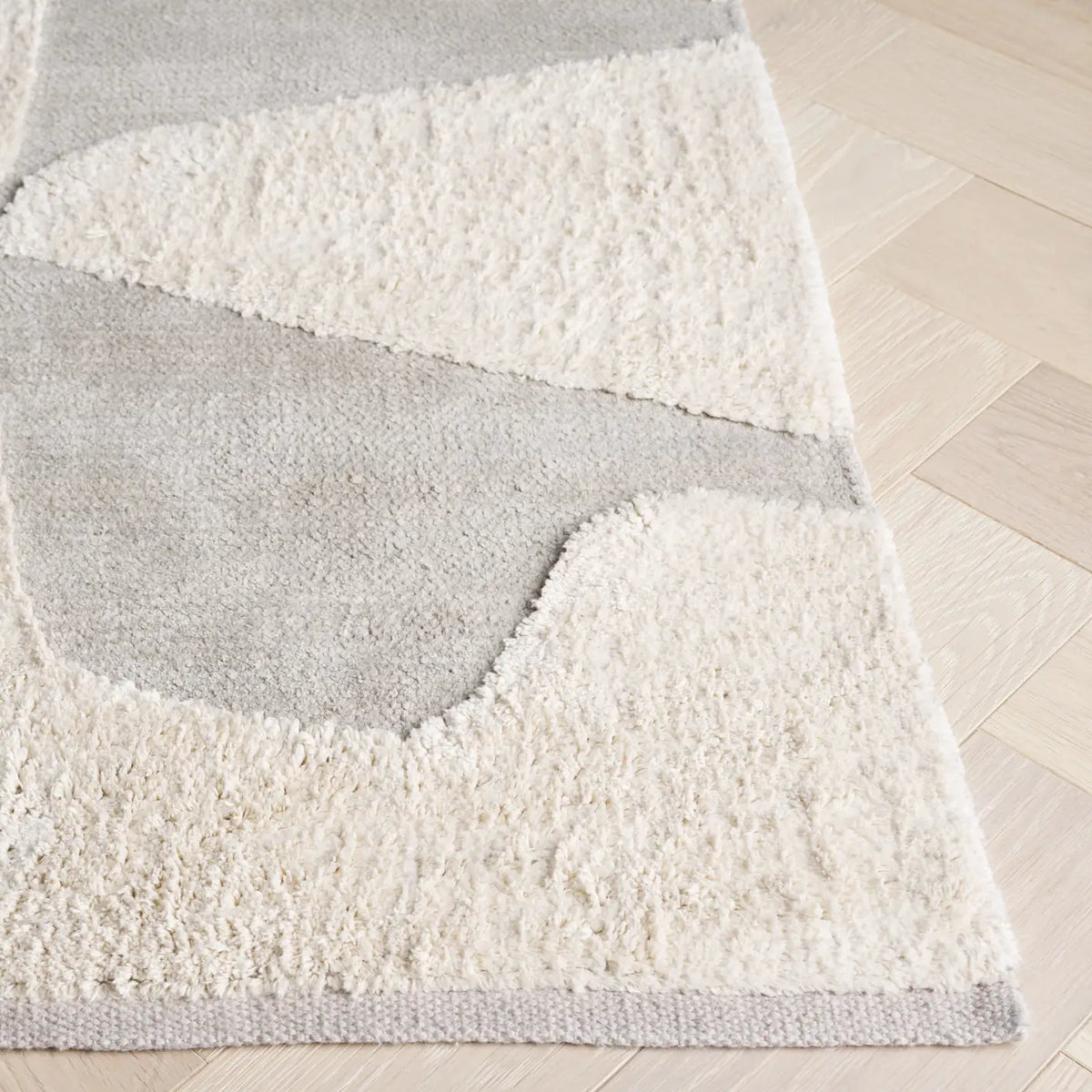 Safavieh Casablanca 4'-0" x 6'-0" Rug in Grey / Ivory