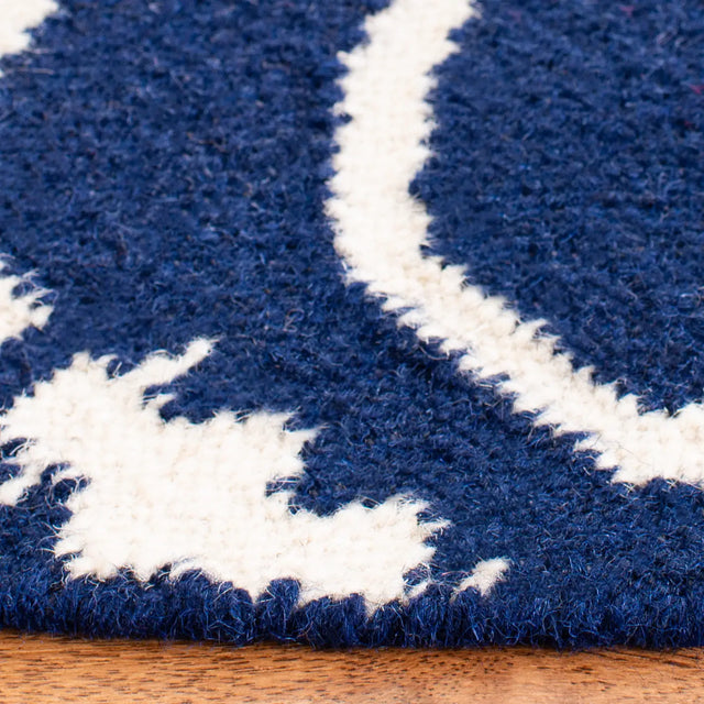 Safavieh Dhurries 6'-0" x 6'-0" Rug in Navy / Ivory