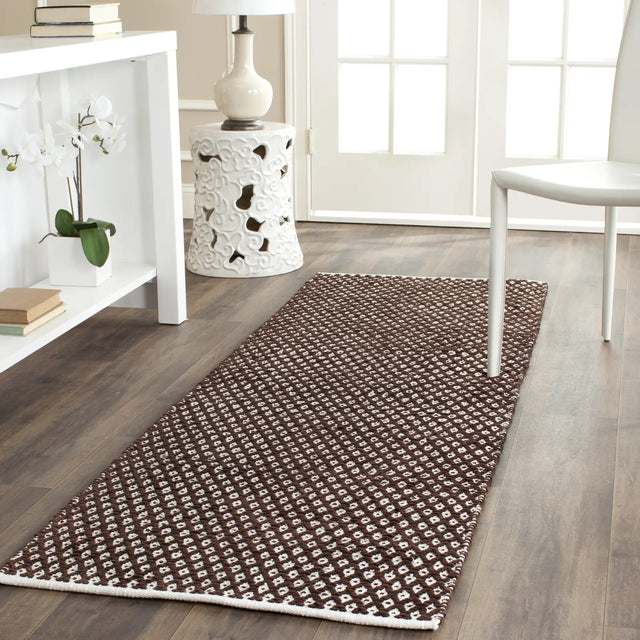 Safavieh Boston 2'-3" x 7'-0" Rug in Brown