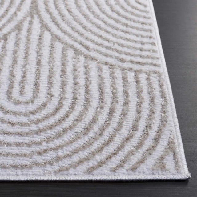 Safavieh Maya 4'-0" x 6'-0" Rug in Ivory / Beige