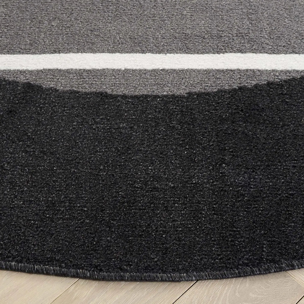 Safavieh Pyramid 6'-7" x 6'-7" Rug in Grey / Ivory Black