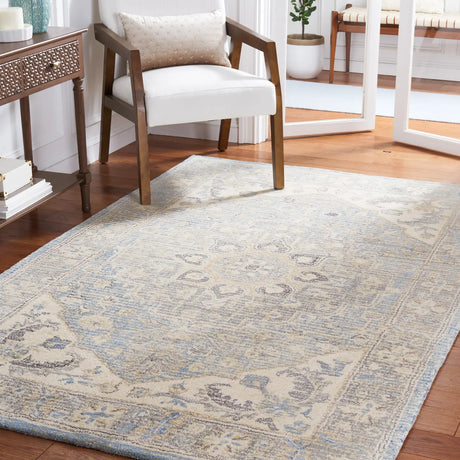 Safavieh Metro 4'-0" x 6'-0" Rug in Light Grey / Ivory