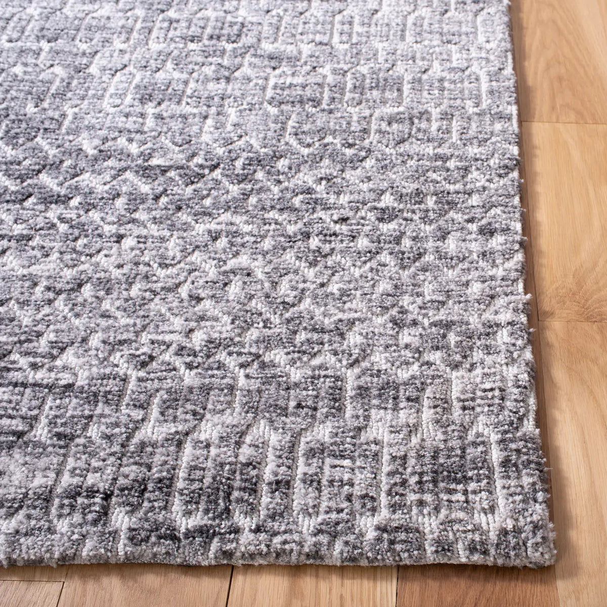 Safavieh Roslyn 4'-0" x 6'-0" Rug in Grey