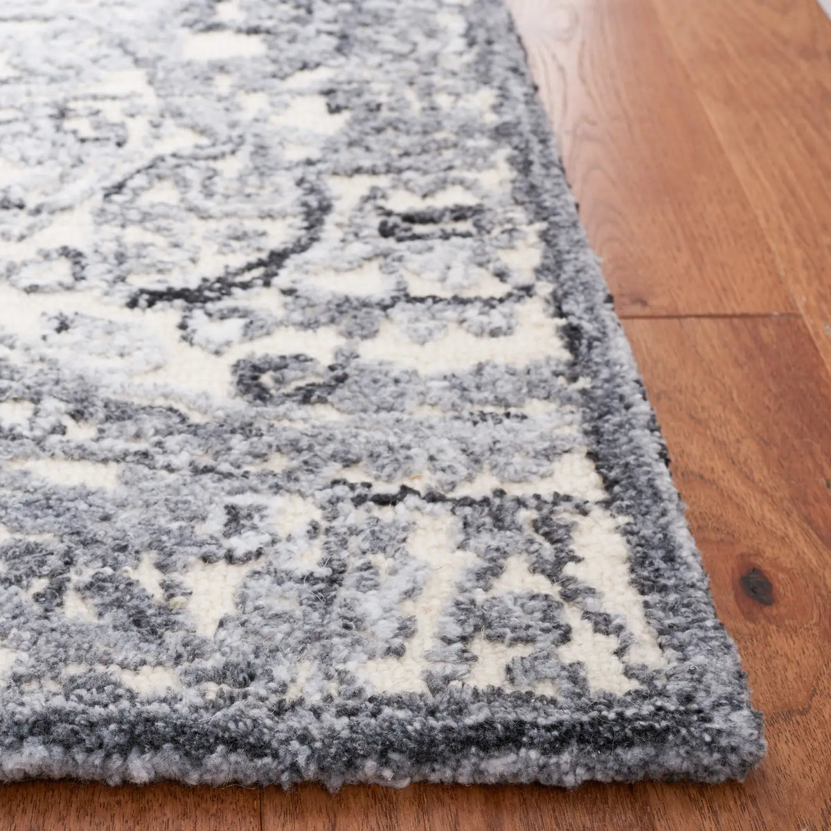 Safavieh Metro 4'-0" x 6'-0" Rug in Ivory / Grey