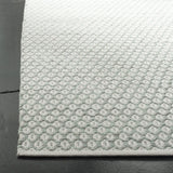 Safavieh Montauk 4'-0" x 6'-0" Rug in Light Green / Ivory