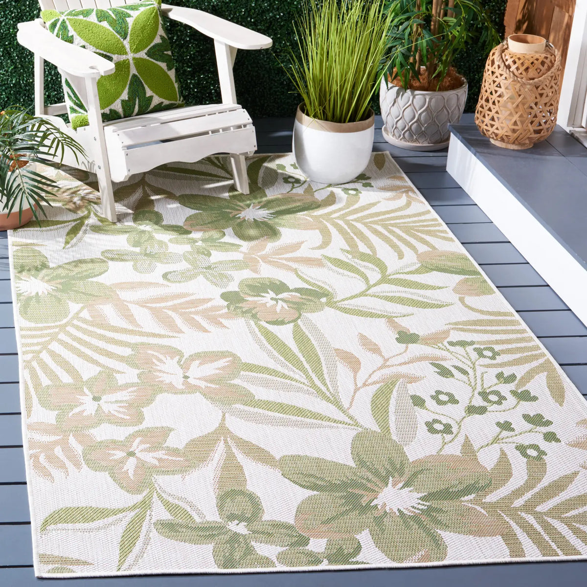 Safavieh Courtyard 4'-0" x 5'-7" Rug in Ivory / Green