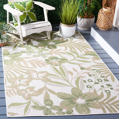 Safavieh Courtyard 4'-0" x 5'-7" Rug in Ivory / Green