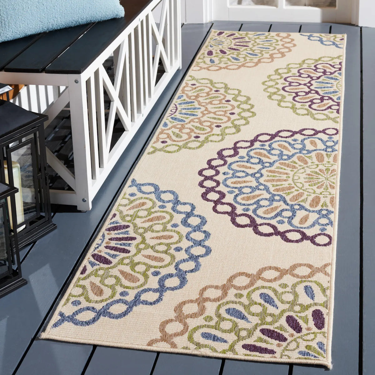 Safavieh Veranda 2'-3" x 8'-0" Rug in Cream / Green