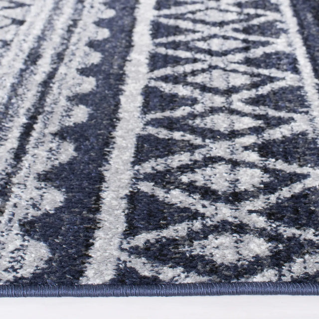 Safavieh Adirondack 4'-0" x 6'-0" Rug in Ivory / Navy