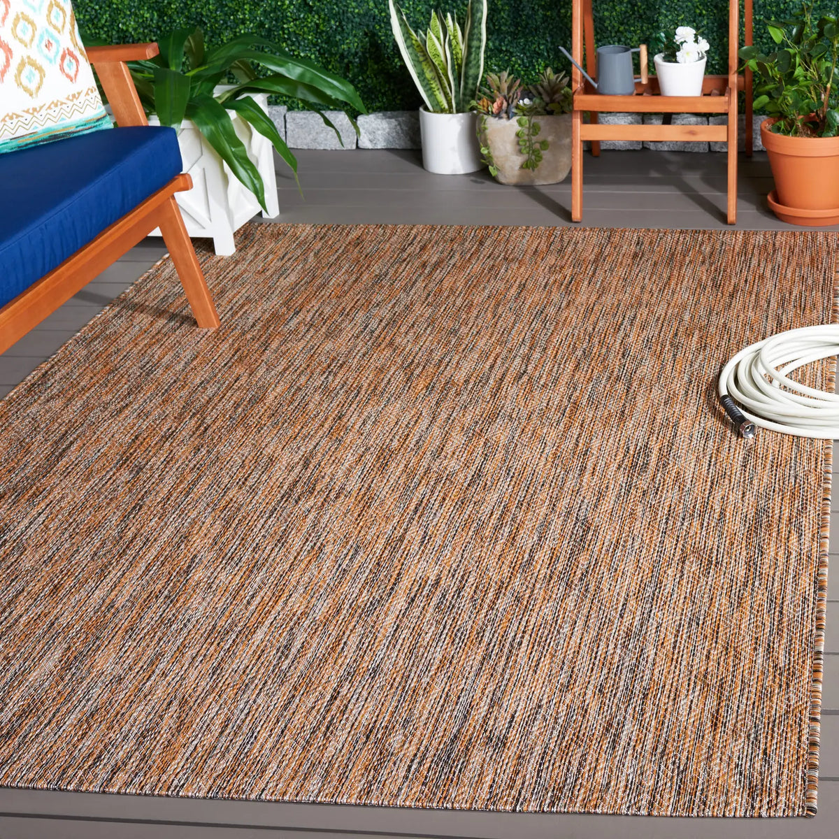 Safavieh Courtyard 4'-0" x 5'-7" Rug in Dark Grey / Rust