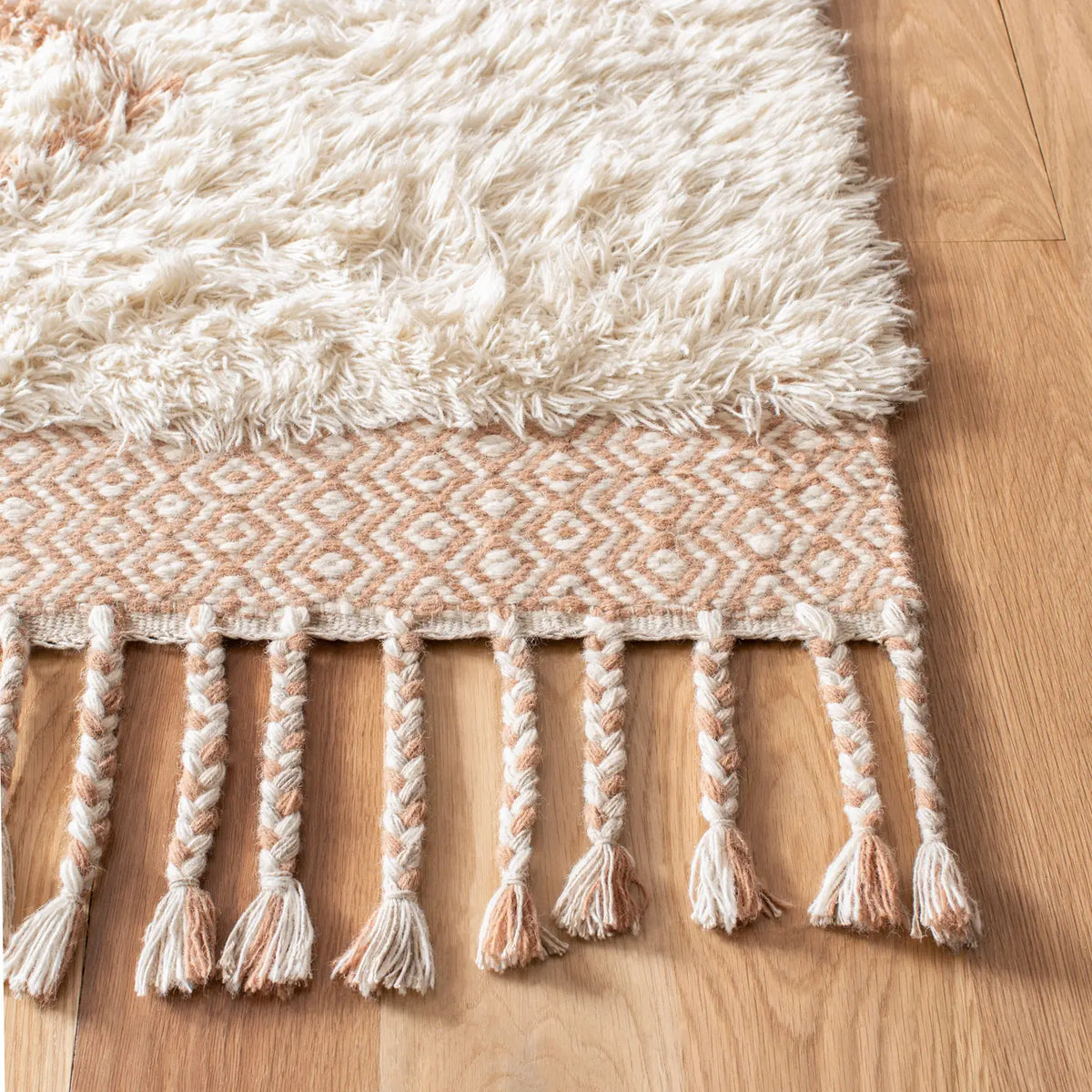 Safavieh Casablanca 4'-0" x 6'-0" Rug in Rust / Ivory