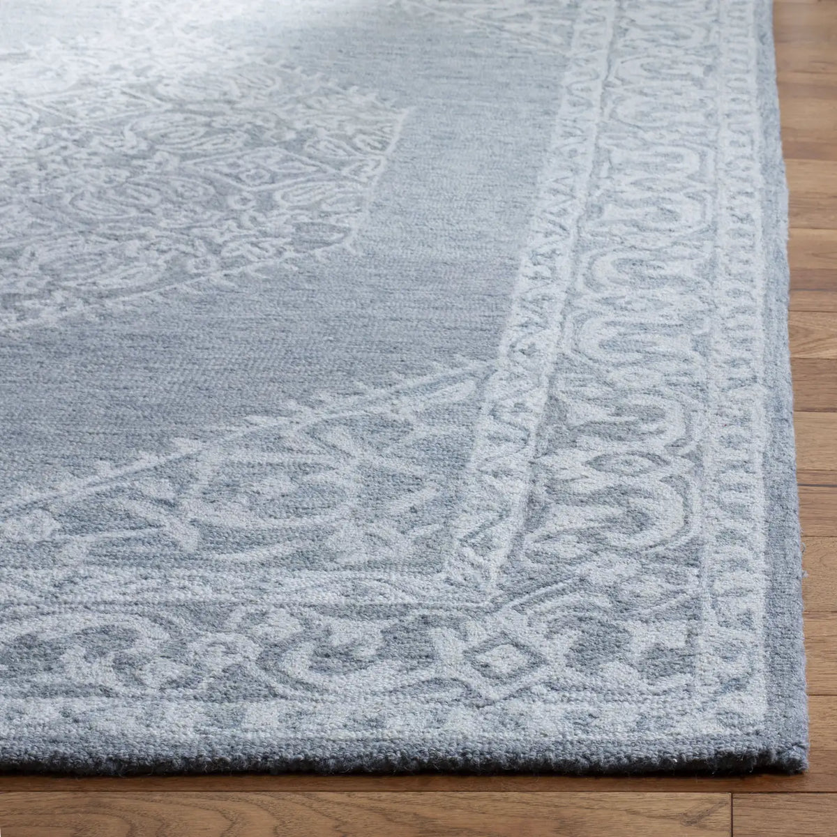 Safavieh Micro-Loop 5'-0" x 8'-0" Rug in Grey