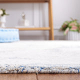 Safavieh Metro 4'-0" x 6'-0" Rug in Blue / Ivory