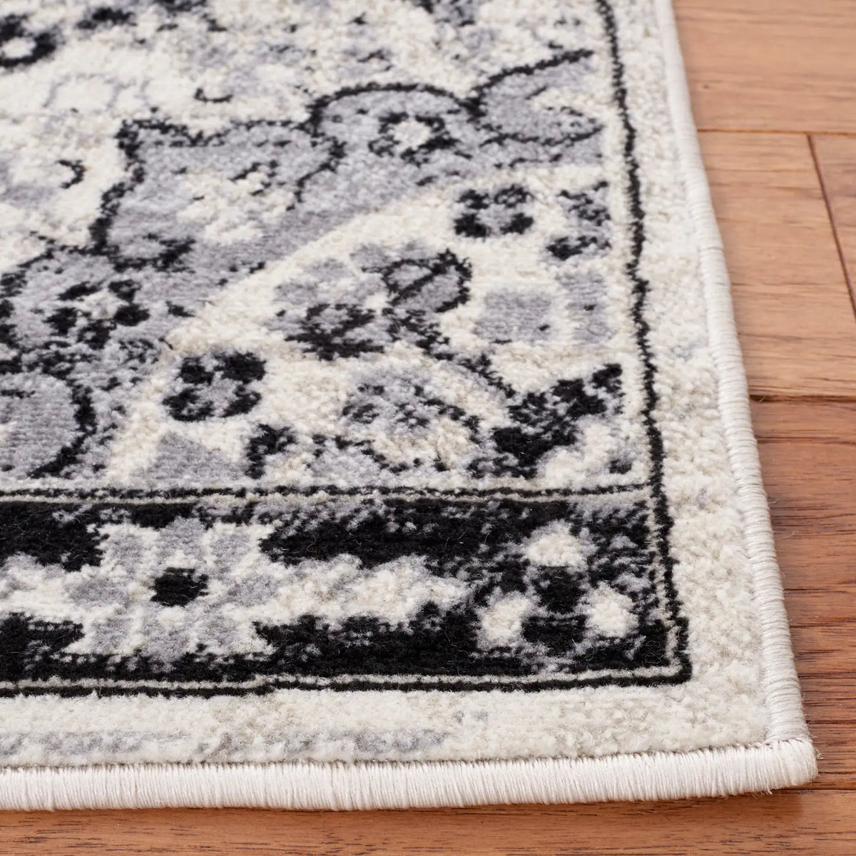 Safavieh Brentwood 4'-0" x 6'-0" Rug in Ivory / Black