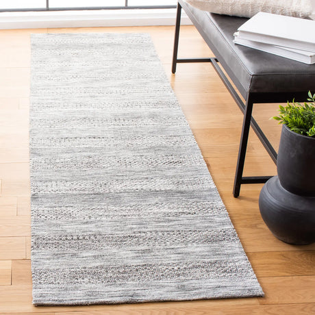 Safavieh Classic Vintage 2'-3" x 8'-0" Rug in Grey