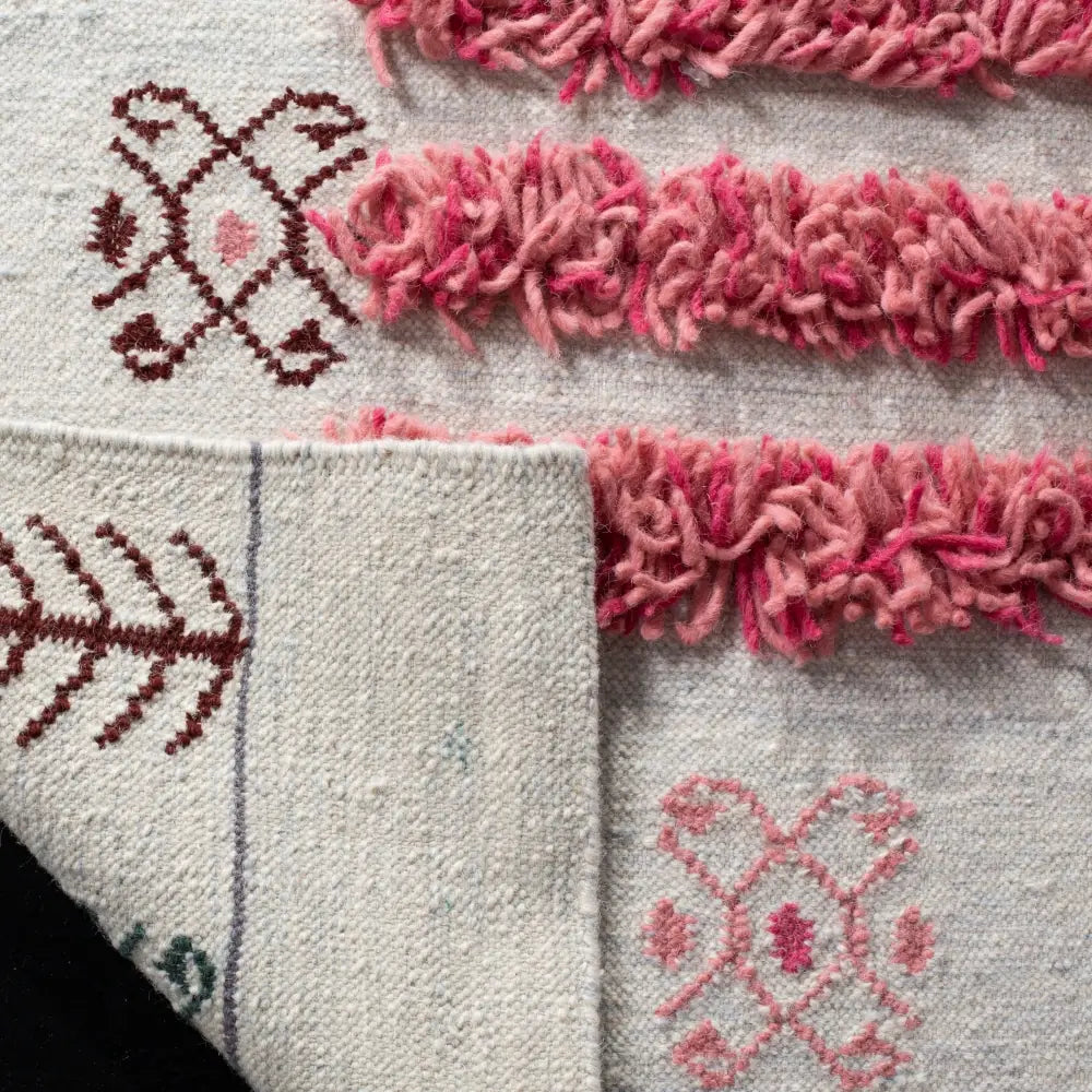 Safavieh Kenya 6'-0" x 9'-0" Rug in Ivory / Pink
