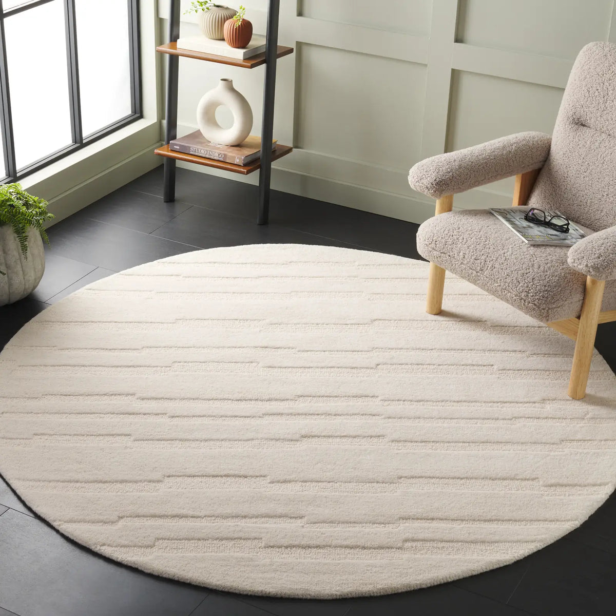 Safavieh Chatham 6'-0" x 6'-0" Rug in Ivory
