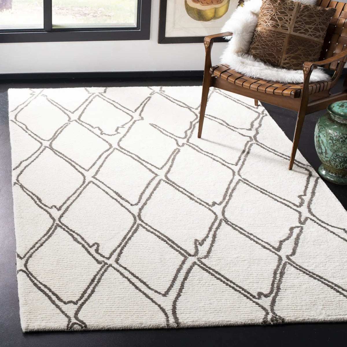 Safavieh Casablanca 5'-0" x 8'-0" Rug in Ivory / Grey