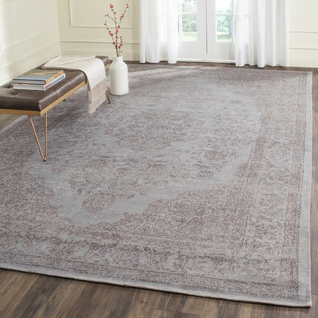 Safavieh Classic Vintage 6'-7" x 9'-2" Rug in Grey