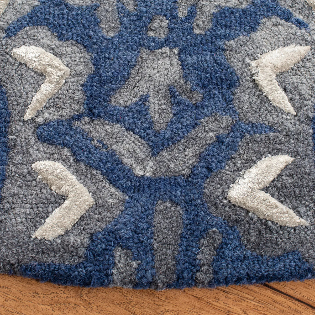 Safavieh Dip Dye 7'-0" x 7'-0" Rug in Navy / Grey