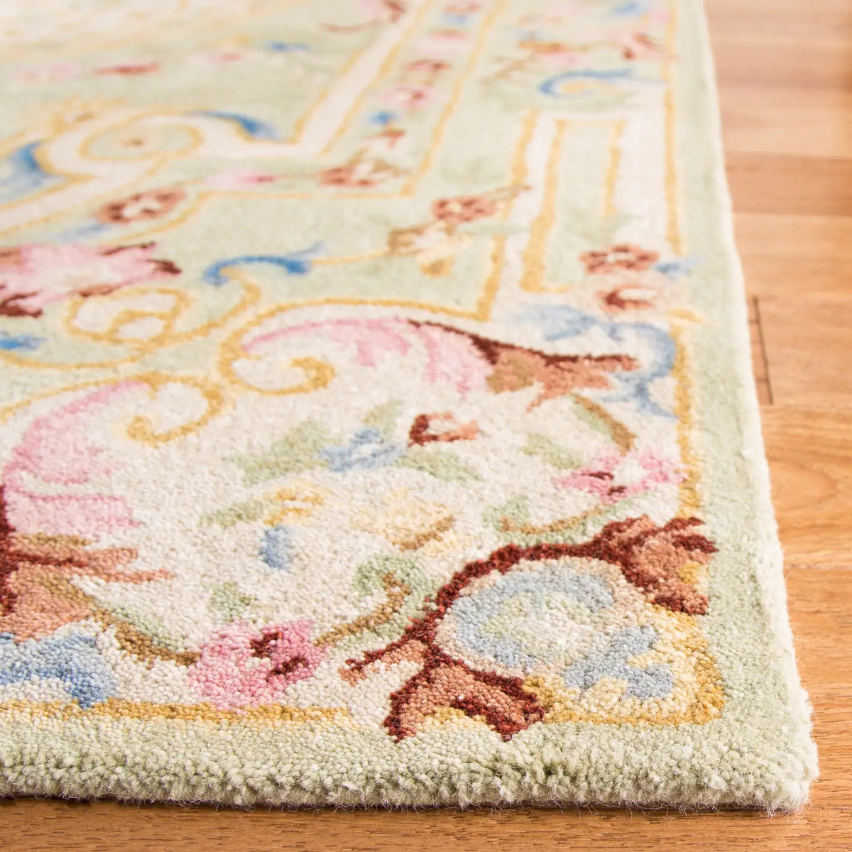 Safavieh Savonnerie 5'-0" x 8'-0" Rug in Sage / Blue