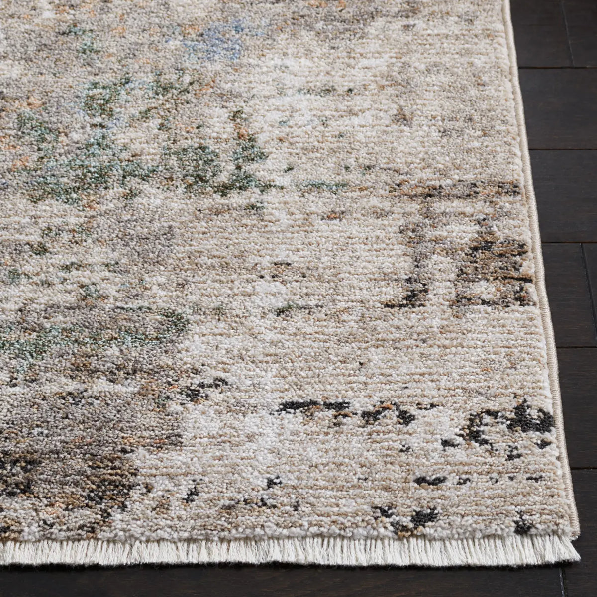 Safavieh Jasmine 4'-5" x 6'-5" Rug in Grey / Gold