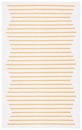 Safavieh Montauk 4'-0" x 6'-0" Rug in Ivory / Gold