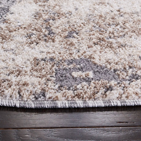 Safavieh Aston 6'-7" x 6'-7" Rug in Ivory / Grey