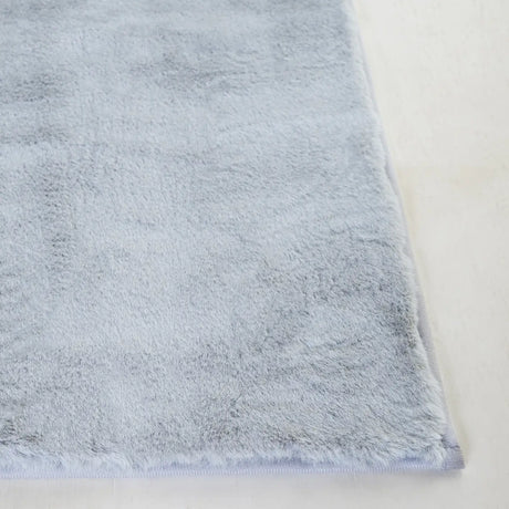 Safavieh Faux Rabbit Fur 5'-0" x 7'-0" Rug in Silver