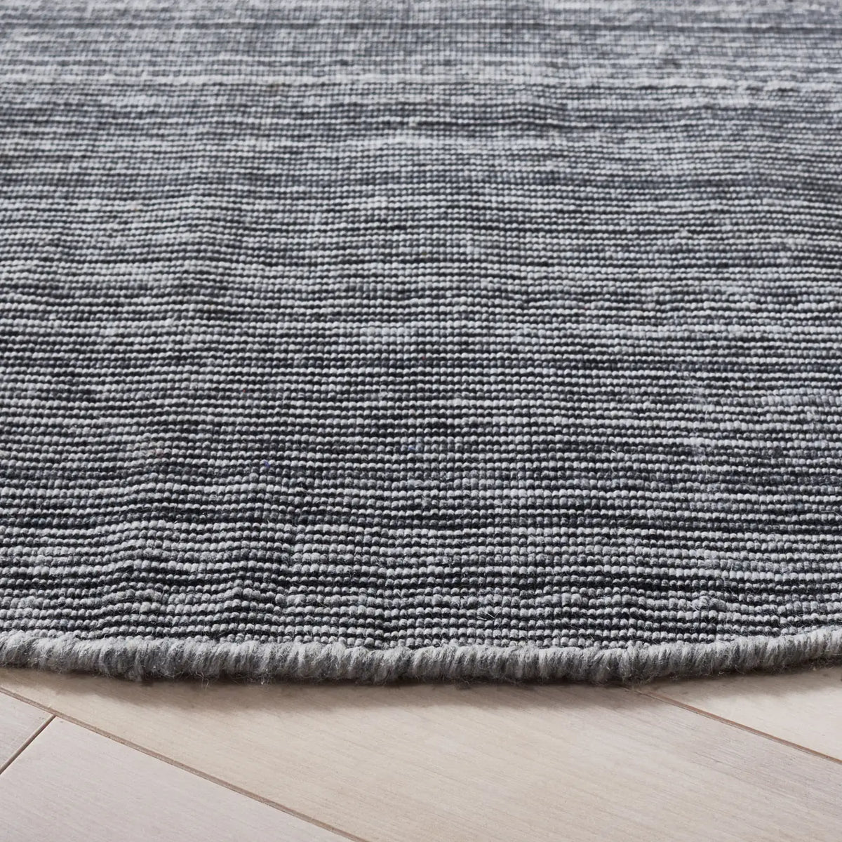Safavieh Kilim 6'-0" x 6'-0" Rug in Grey / Ivory